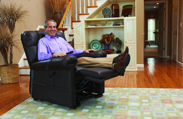 Golden Maxicomfort PR510 Cloud Zero Gravity Lift Chair – American